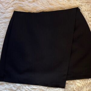 NWOT Abercrombie & Fitch black skort size small